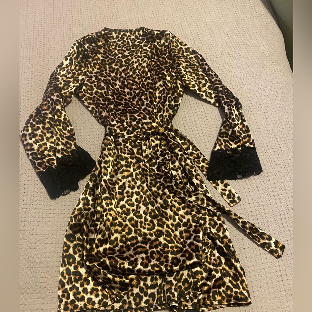 Leopard satin robe